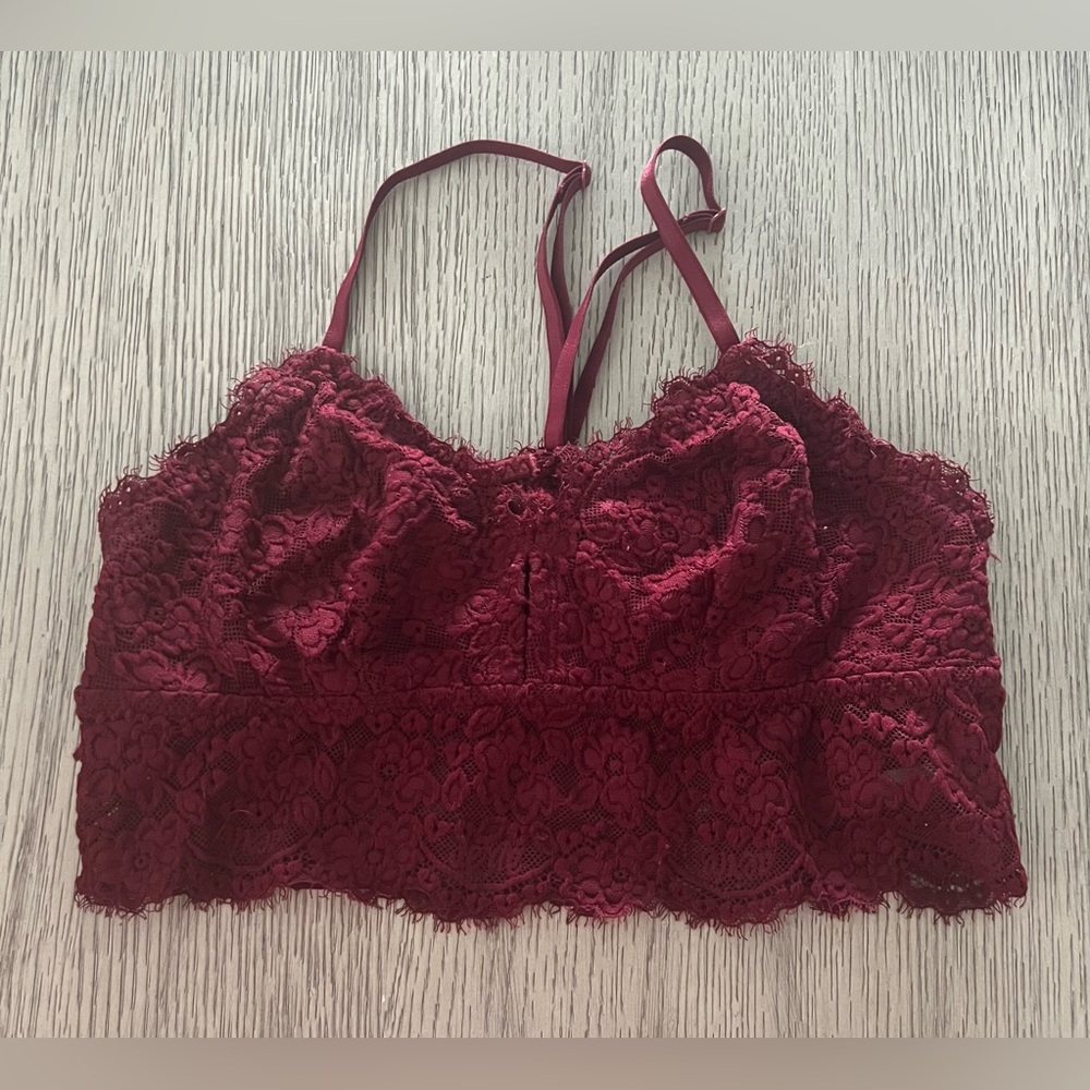 AERIE woman’s lace bralette